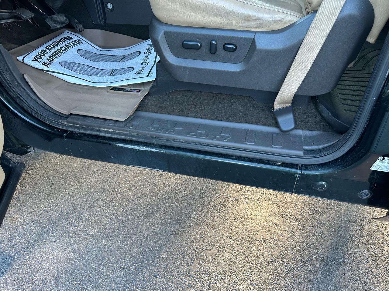 Ford Super Duty F-250 SRW Lariat 4WD Crew Cab 8' Box 2015