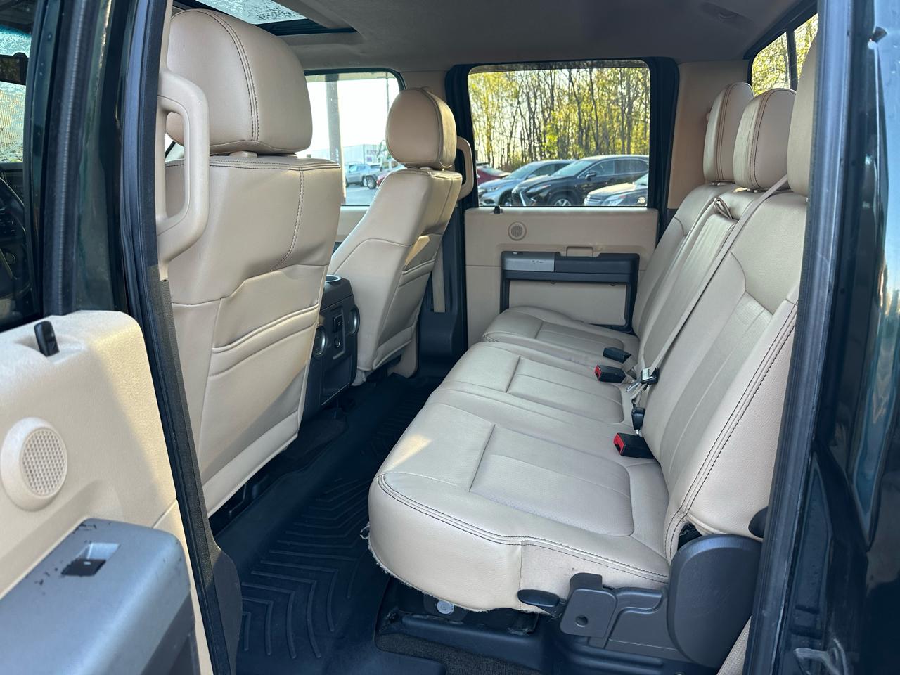 Ford Super Duty F-250 SRW Lariat 4WD Crew Cab 8' Box 2015