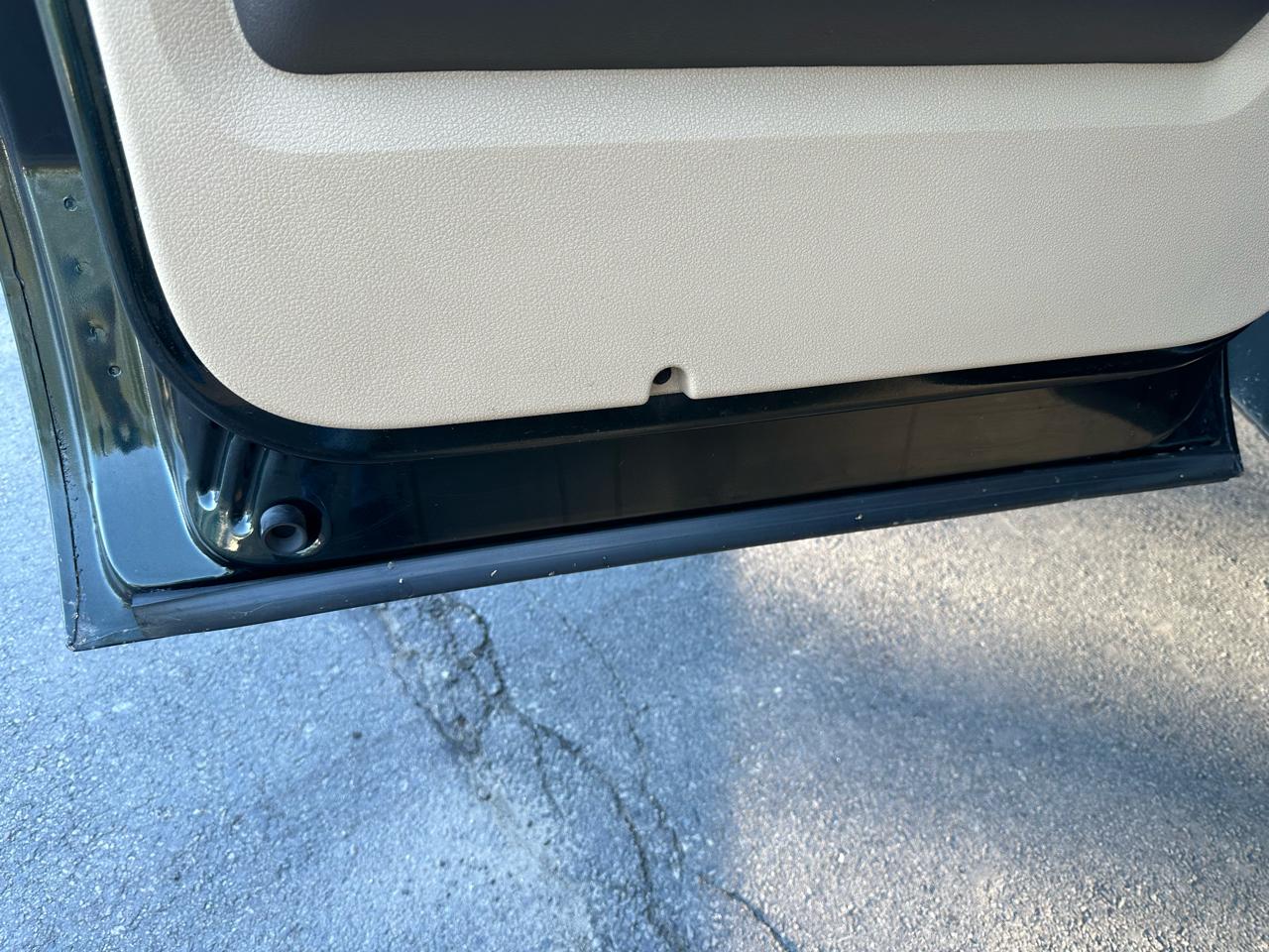 Ford Super Duty F-250 SRW Lariat 4WD Crew Cab 8' Box 2015