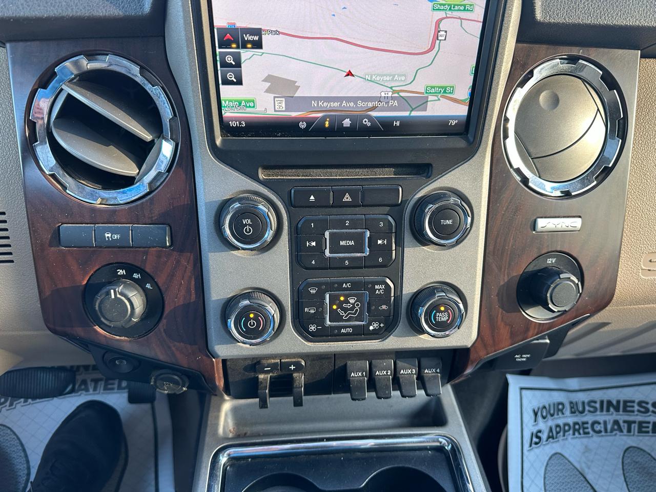 Ford Super Duty F-250 SRW Lariat 4WD Crew Cab 8' Box 2015