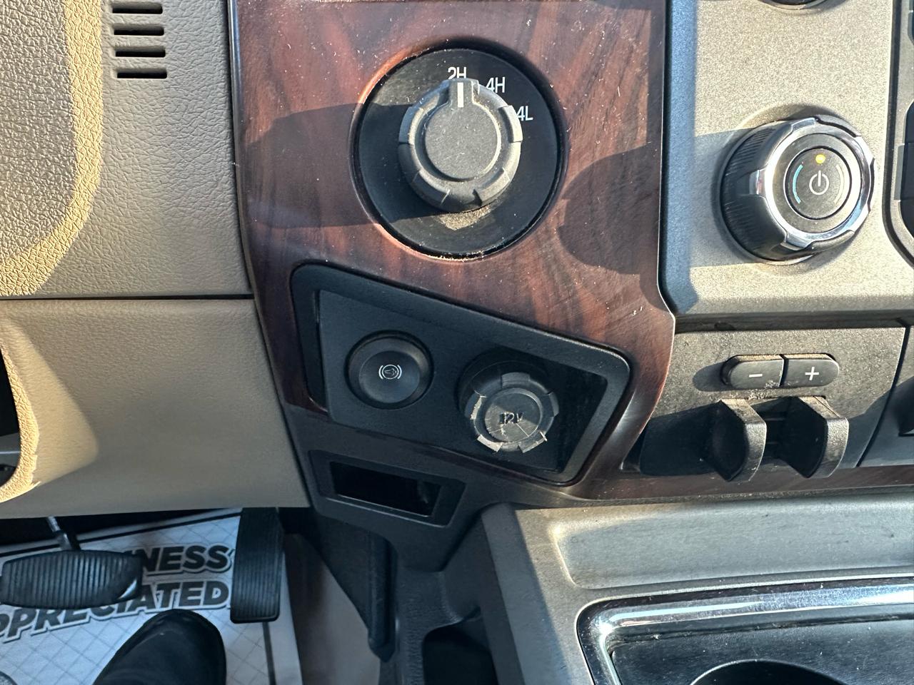 Ford Super Duty F-250 SRW Lariat 4WD Crew Cab 8' Box 2015