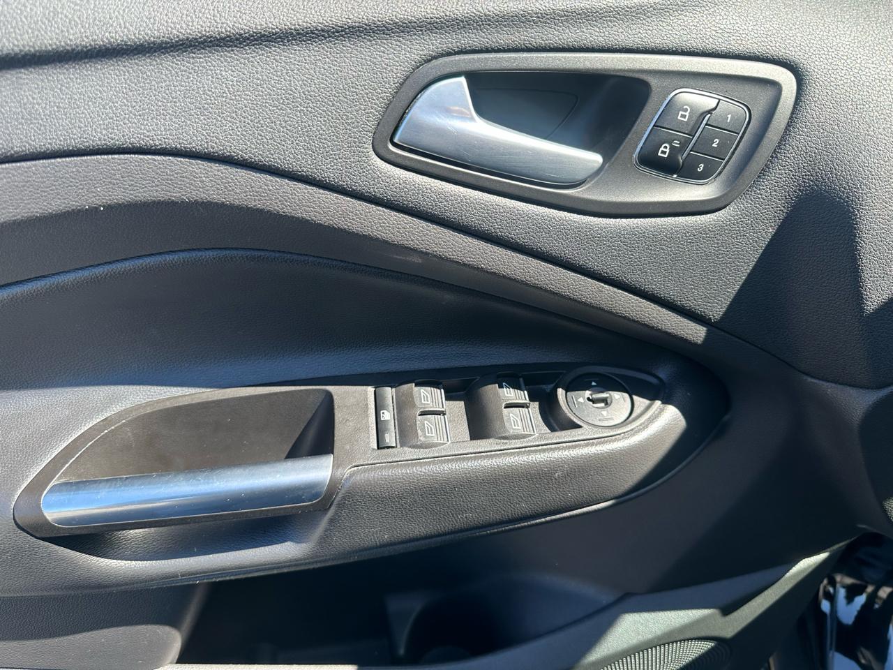 Ford Escape Titanium 4WD 2017