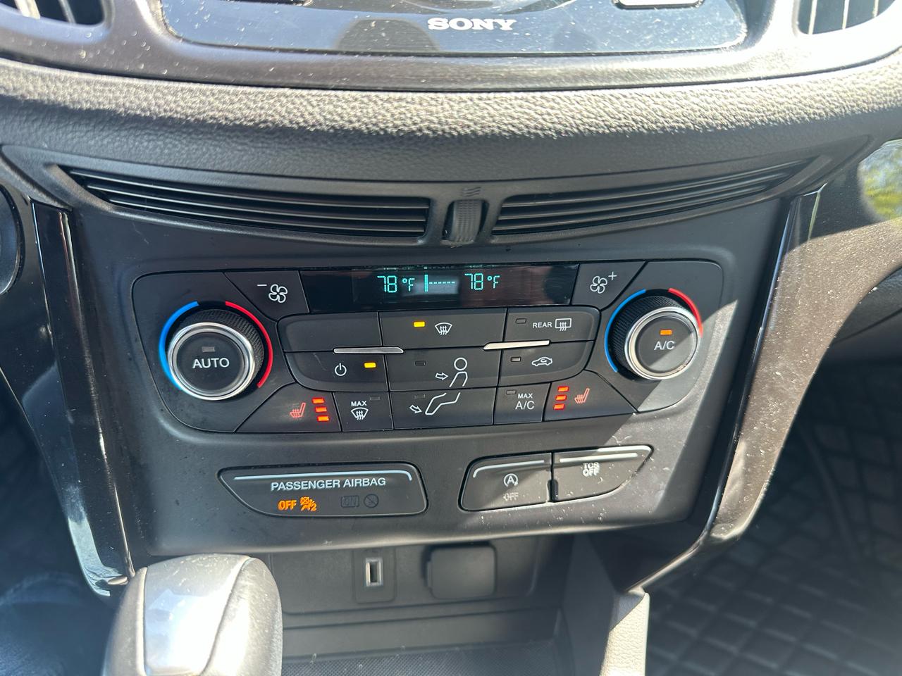 Ford Escape Titanium 4WD 2017