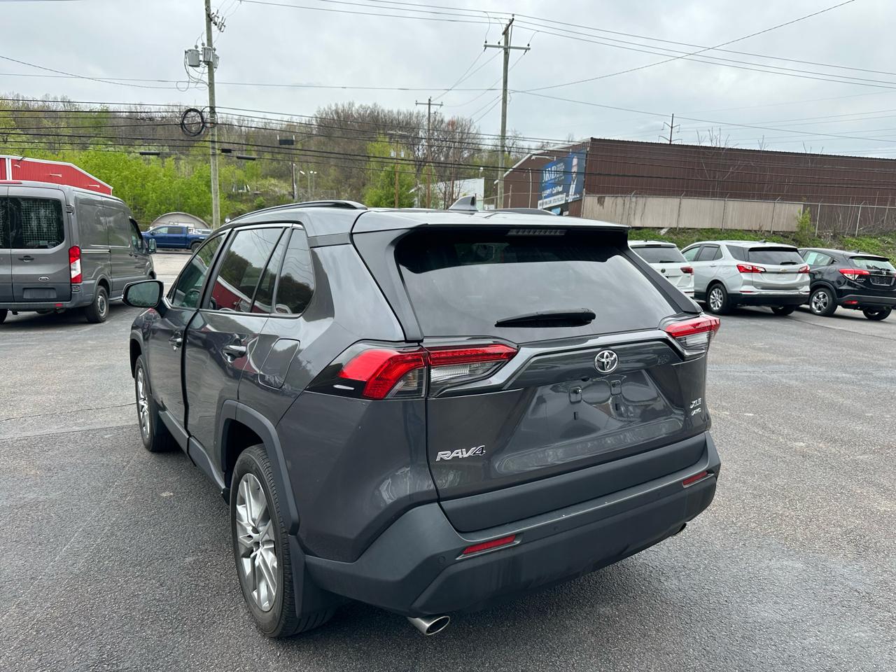 Toyota RAV4 XLE Premium AWD (Natl) 2023