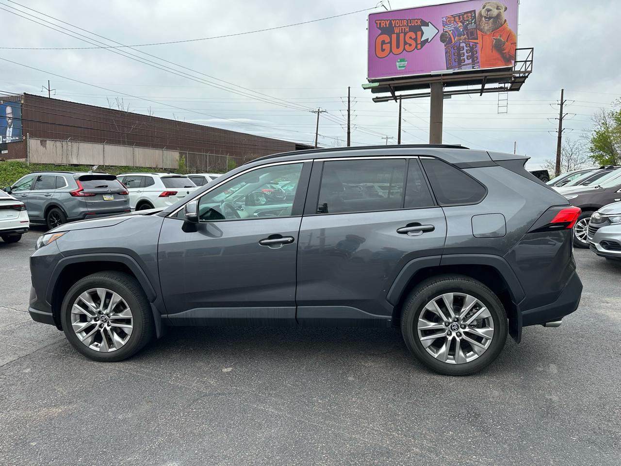 Toyota RAV4 XLE Premium AWD (Natl) 2023