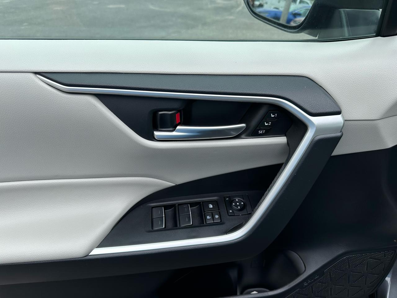 Toyota RAV4 XLE Premium AWD (Natl) 2023