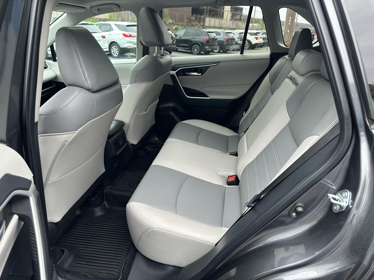 Toyota RAV4 XLE Premium AWD (Natl) 2023