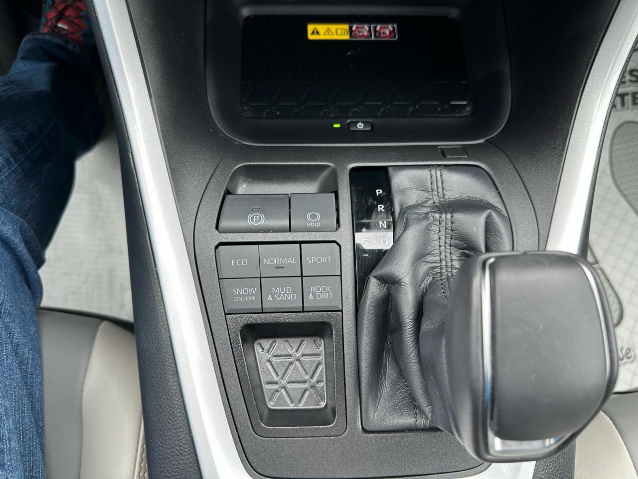 Toyota RAV4 XLE Premium AWD (Natl) 2023