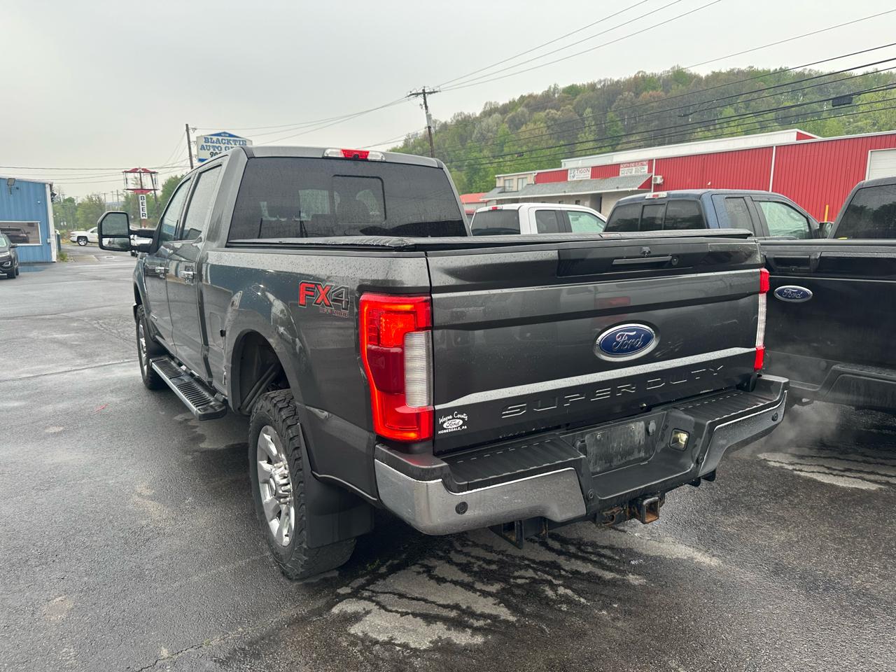 Ford Super Duty F-250 SRW Lariat 4WD Crew Cab 8' Box 2019