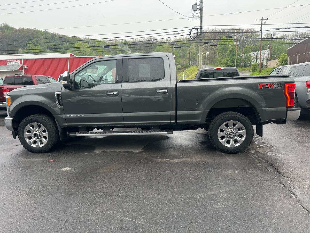 Ford Super Duty F-250 SRW Lariat 4WD Crew Cab 8' Box 2019