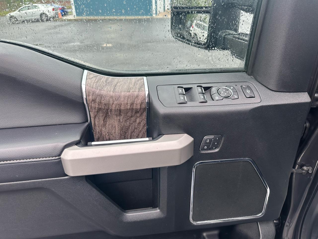 Ford Super Duty F-250 SRW Lariat 4WD Crew Cab 8' Box 2019