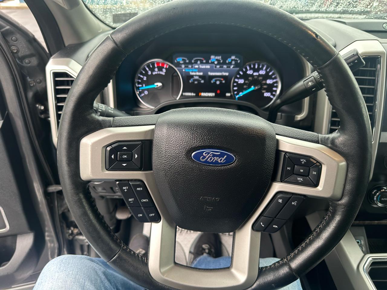 Ford Super Duty F-250 SRW Lariat 4WD Crew Cab 8' Box 2019