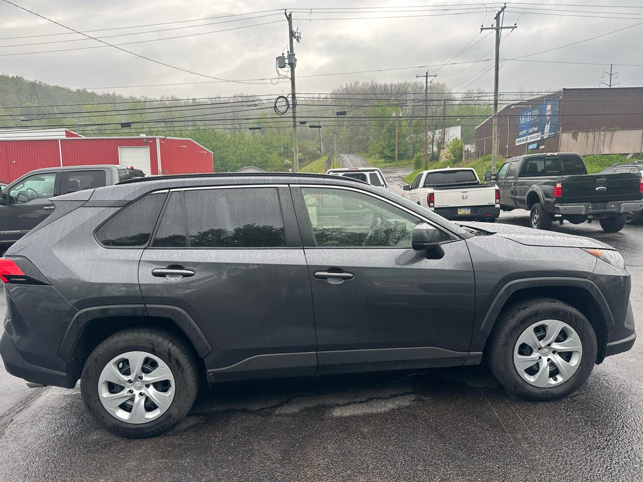 Toyota RAV4 LE FWD (Natl) 2020
