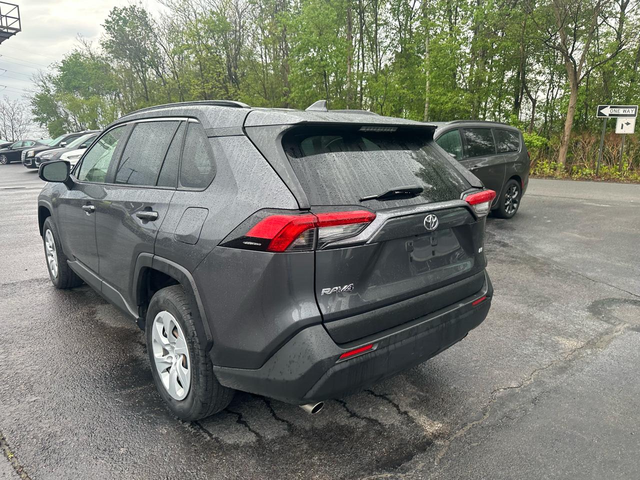 Toyota RAV4 LE FWD (Natl) 2020