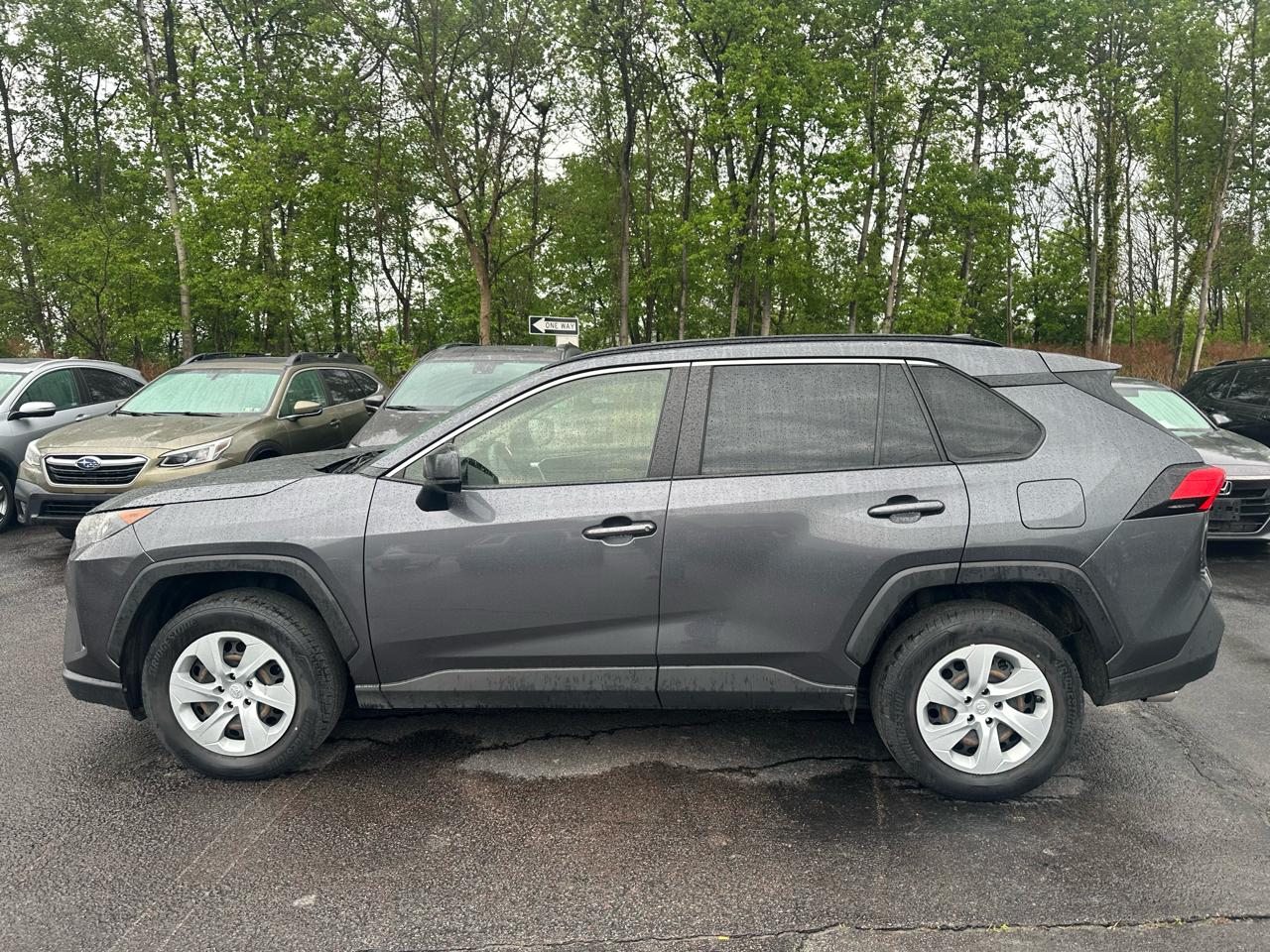 Toyota RAV4 LE FWD (Natl) 2020