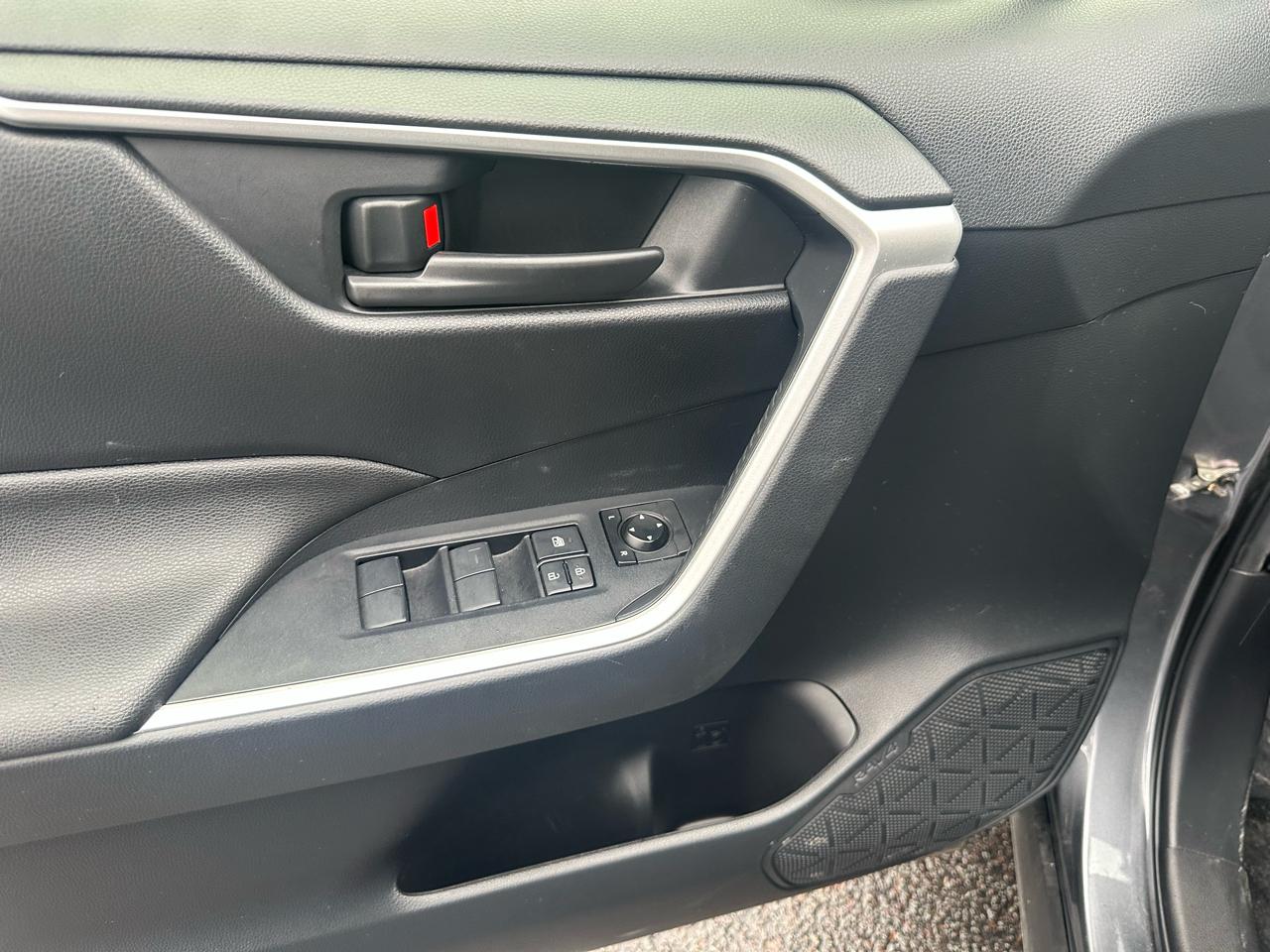 Toyota RAV4 LE FWD (Natl) 2020