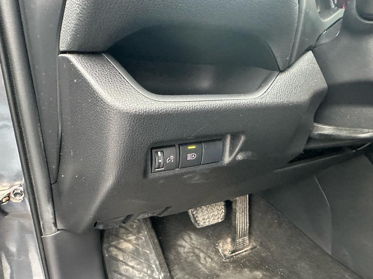 Toyota RAV4 LE FWD (Natl) 2020