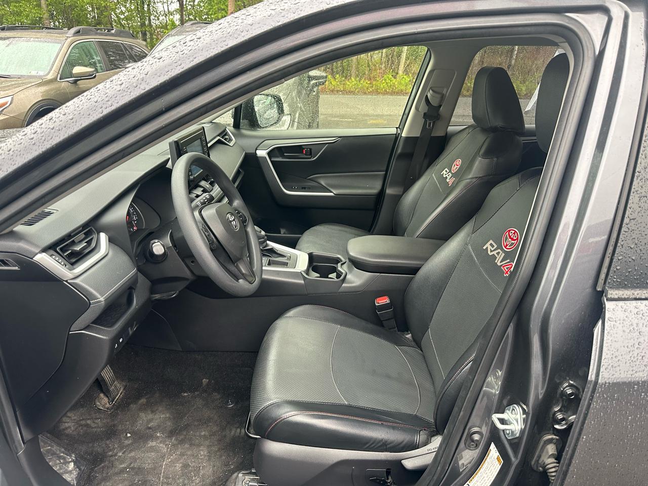 Toyota RAV4 LE FWD (Natl) 2020