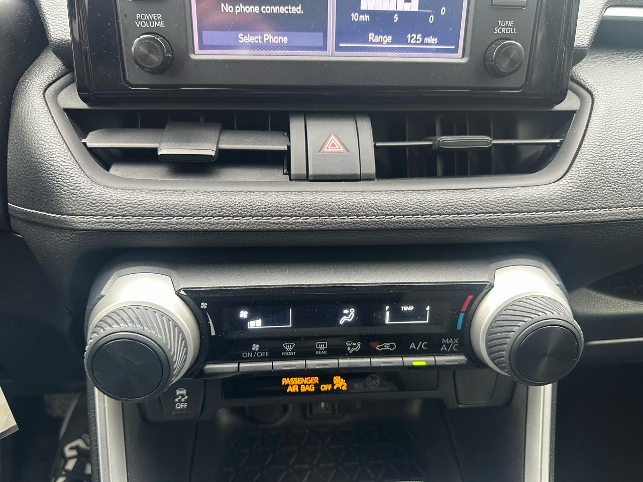 Toyota RAV4 LE FWD (Natl) 2020