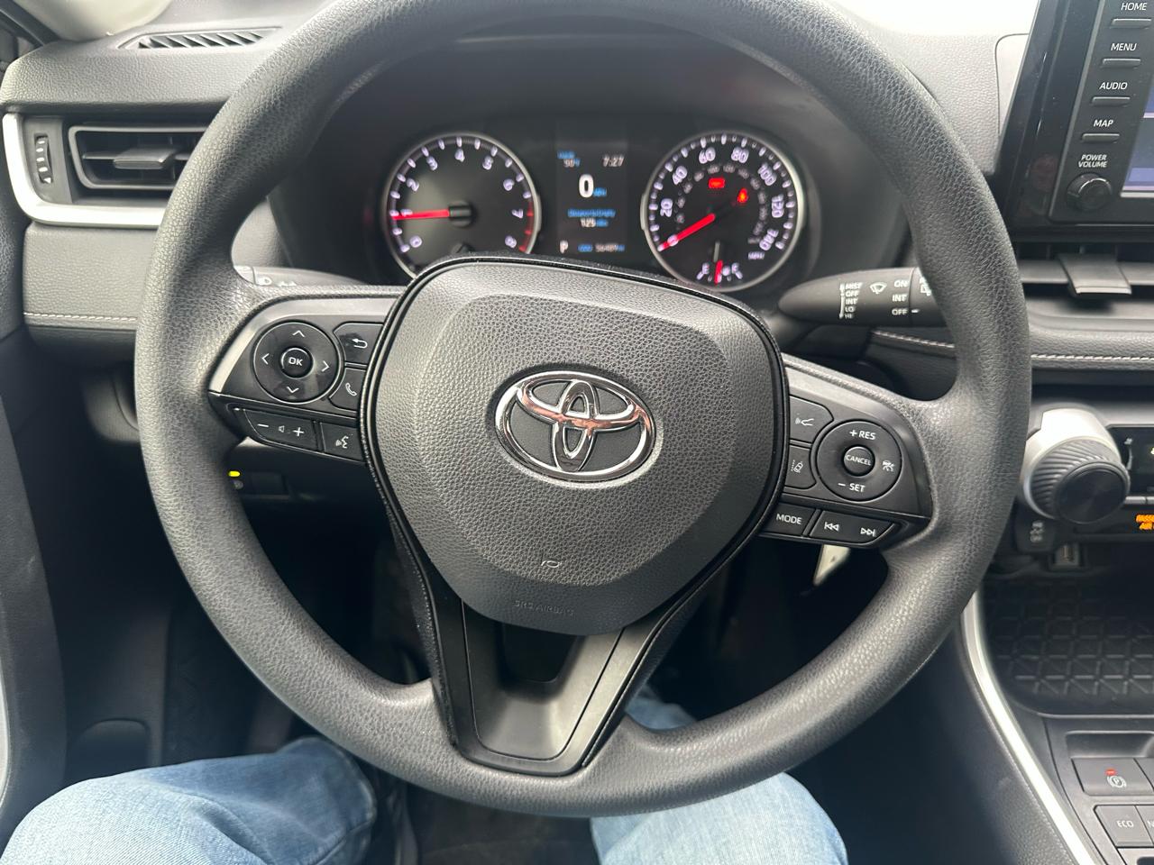 Toyota RAV4 LE FWD (Natl) 2020