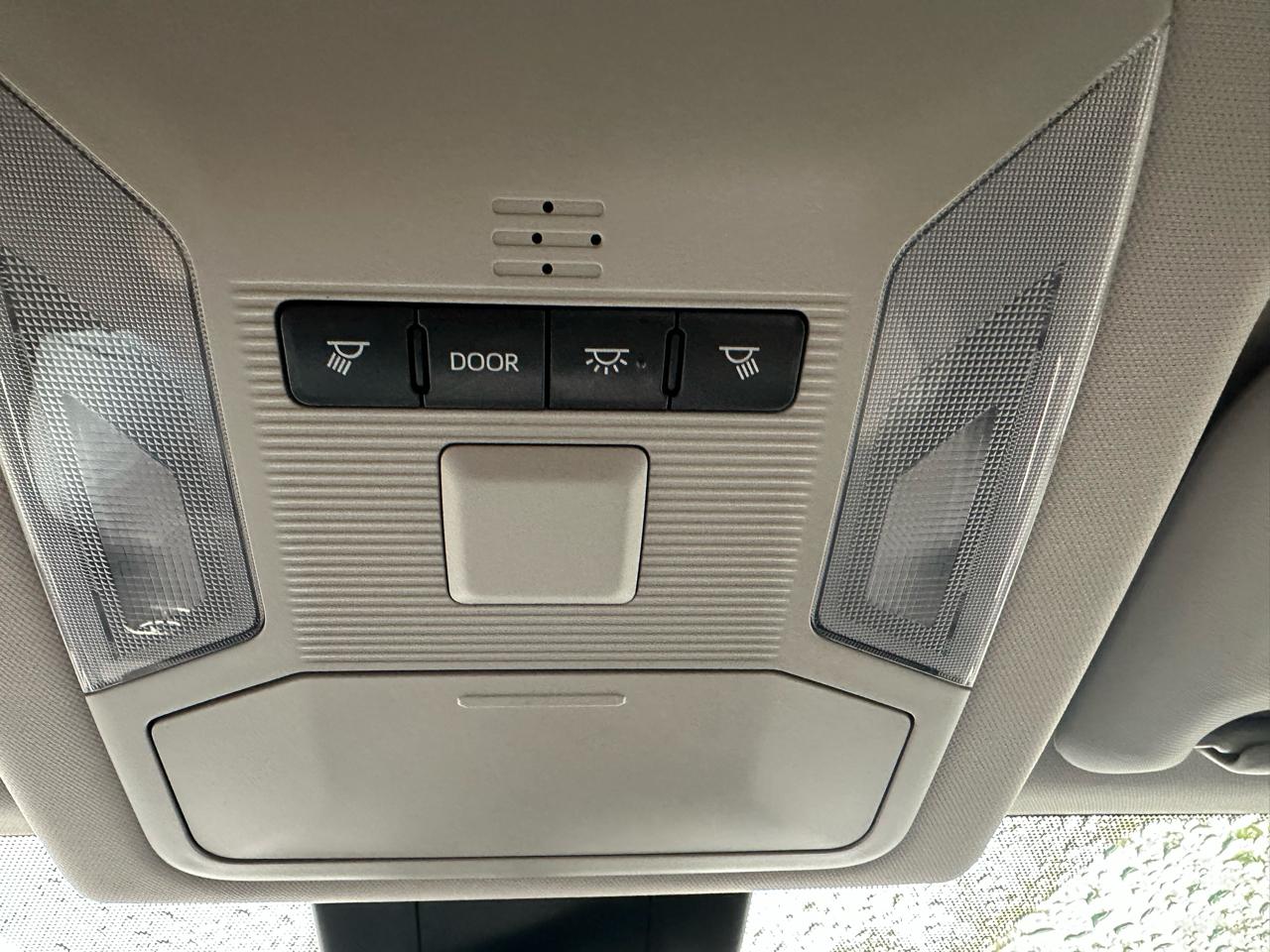 Toyota RAV4 LE FWD (Natl) 2020
