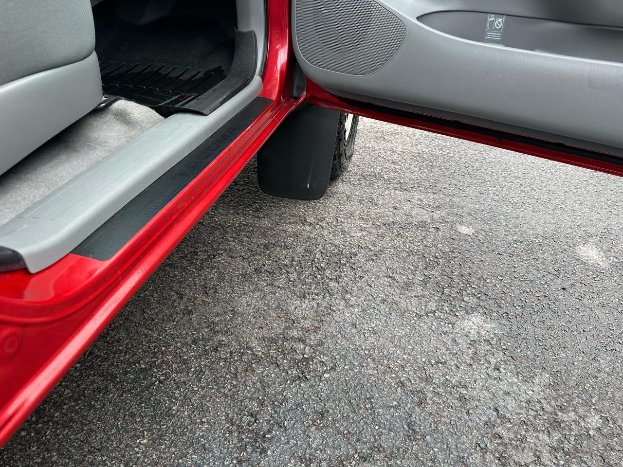 Toyota Tacoma 4WD Reg I4 MT (Natl) 2011