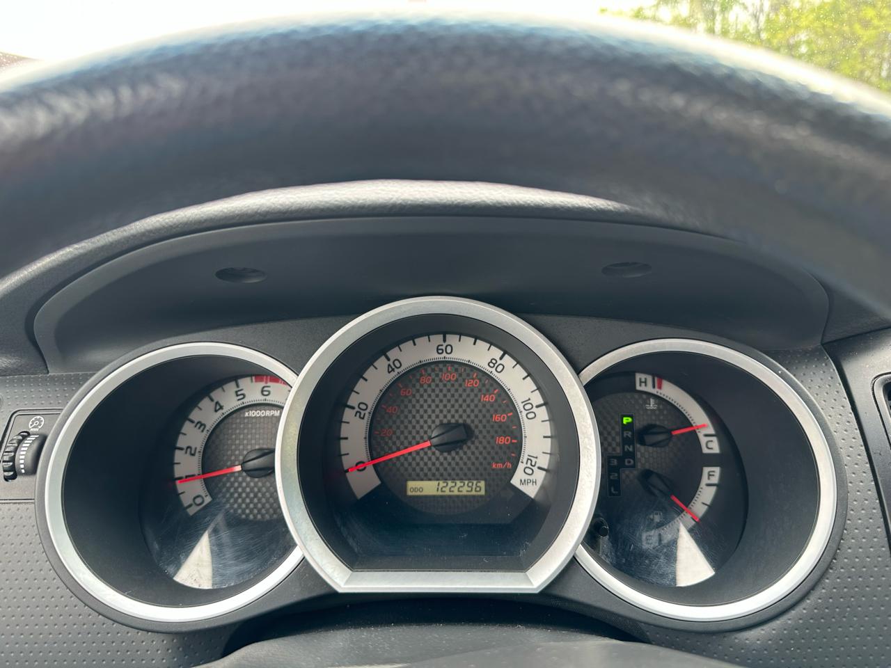 Toyota Tacoma 4WD Reg I4 MT (Natl) 2011