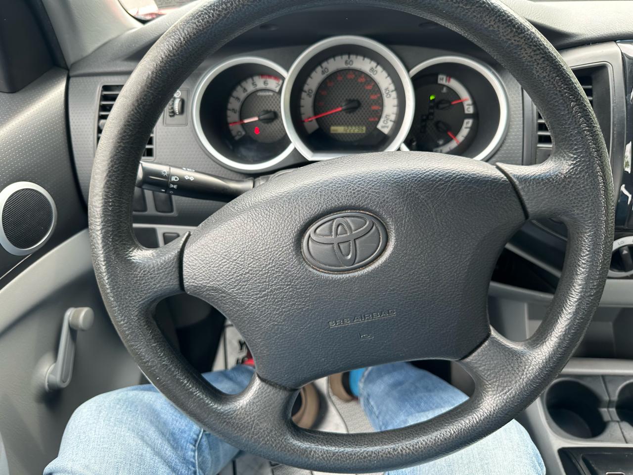 Toyota Tacoma 4WD Reg I4 MT (Natl) 2011