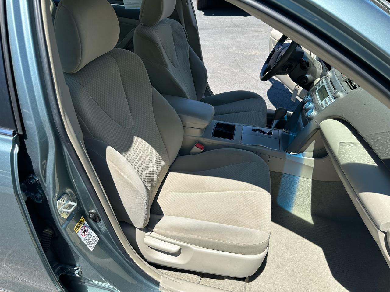 Toyota Camry 4dr Sdn I4 Man (Natl) 2009