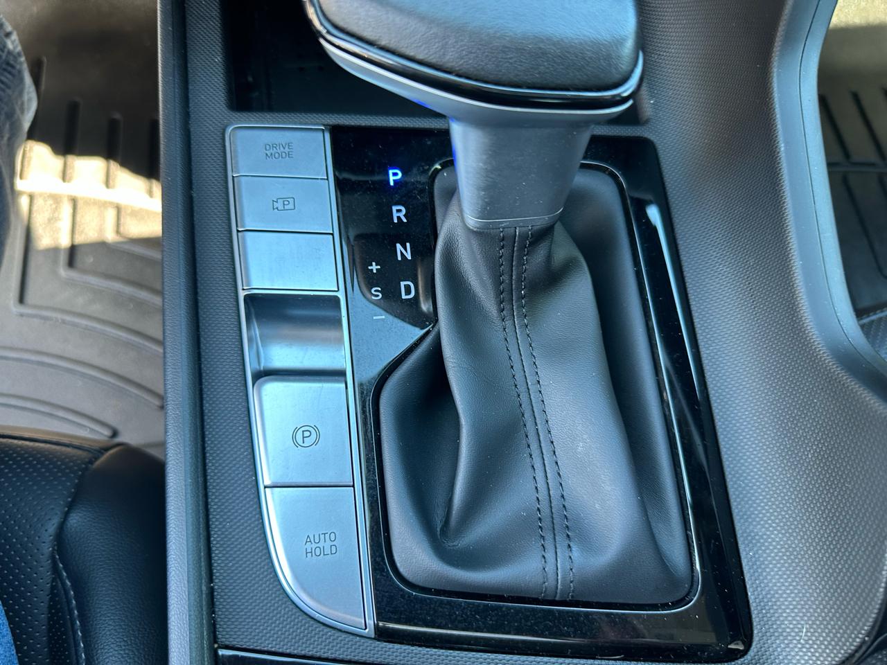 Hyundai Elantra Limited IVT 2023