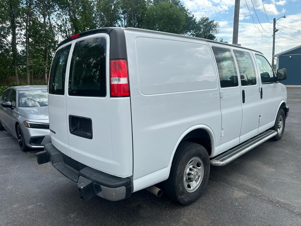 Chevrolet Express Cargo Van RWD 2500 135" 2024