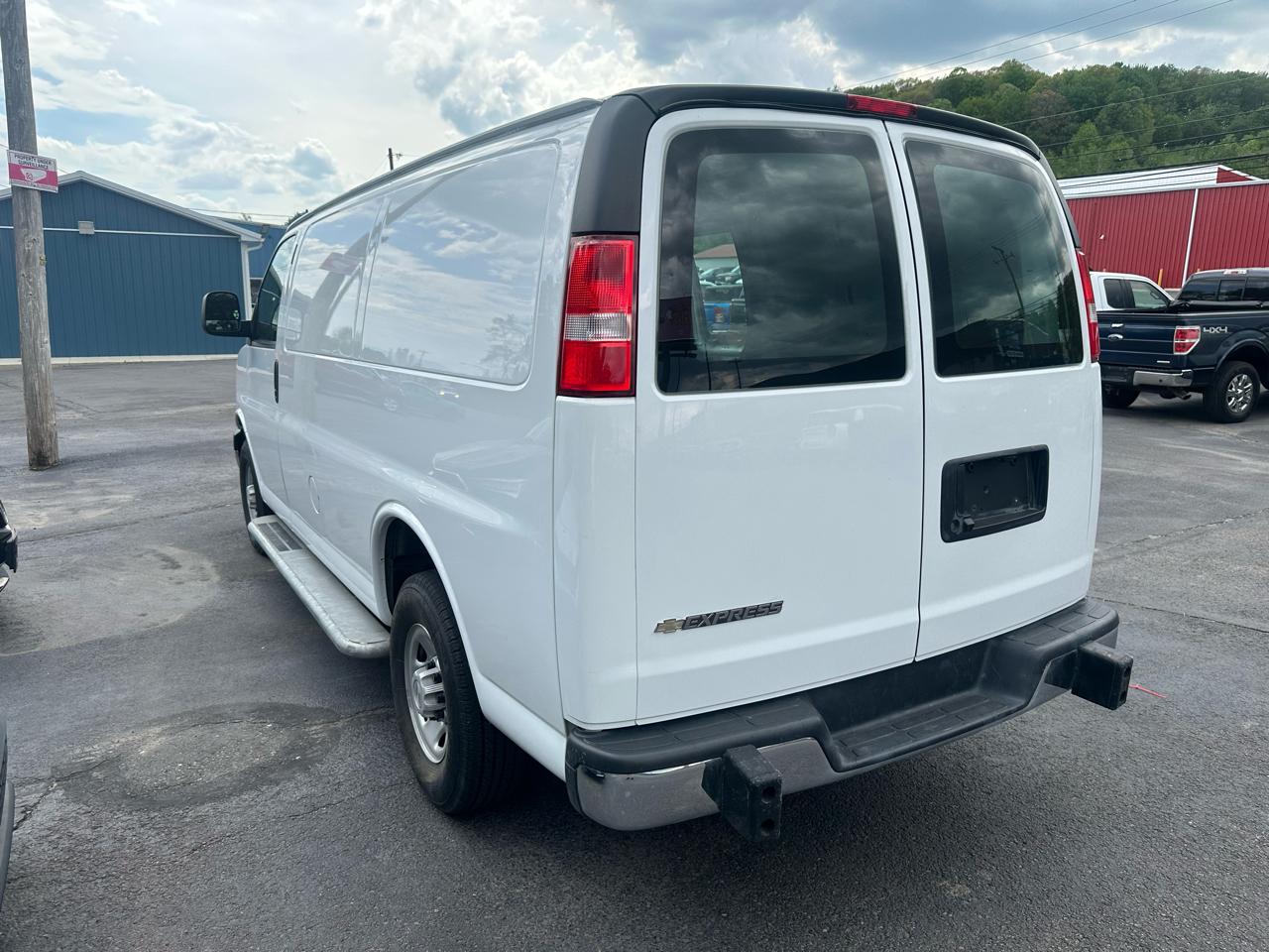 Chevrolet Express Cargo Van RWD 2500 135" 2024