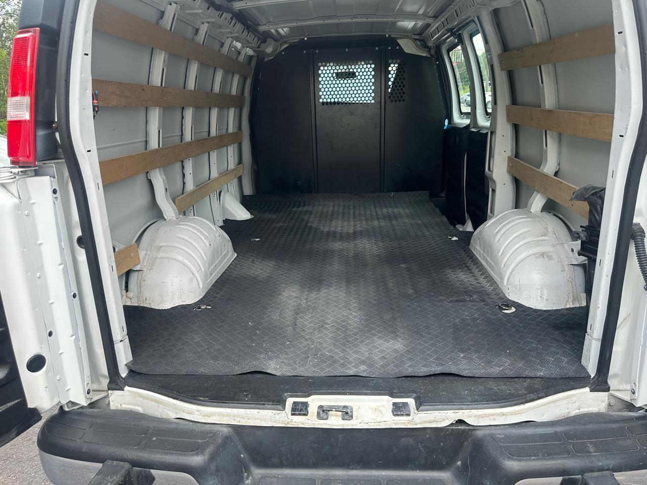 Chevrolet Express Cargo Van RWD 2500 135" 2024