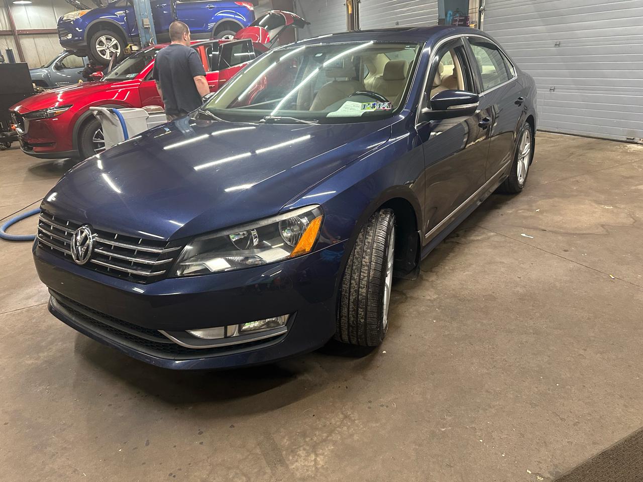 2014 Volkswagen Passat 4dr Sdn 1.8T Auto SEL Premium PZEV