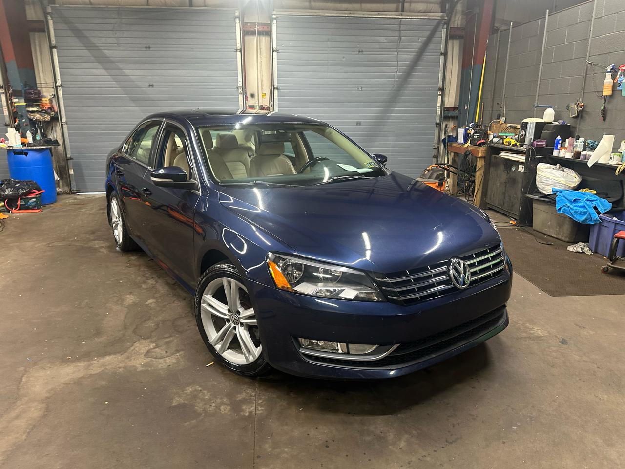 Volkswagen Passat 4dr Sdn 1.8T Auto SEL Premium PZEV 2014