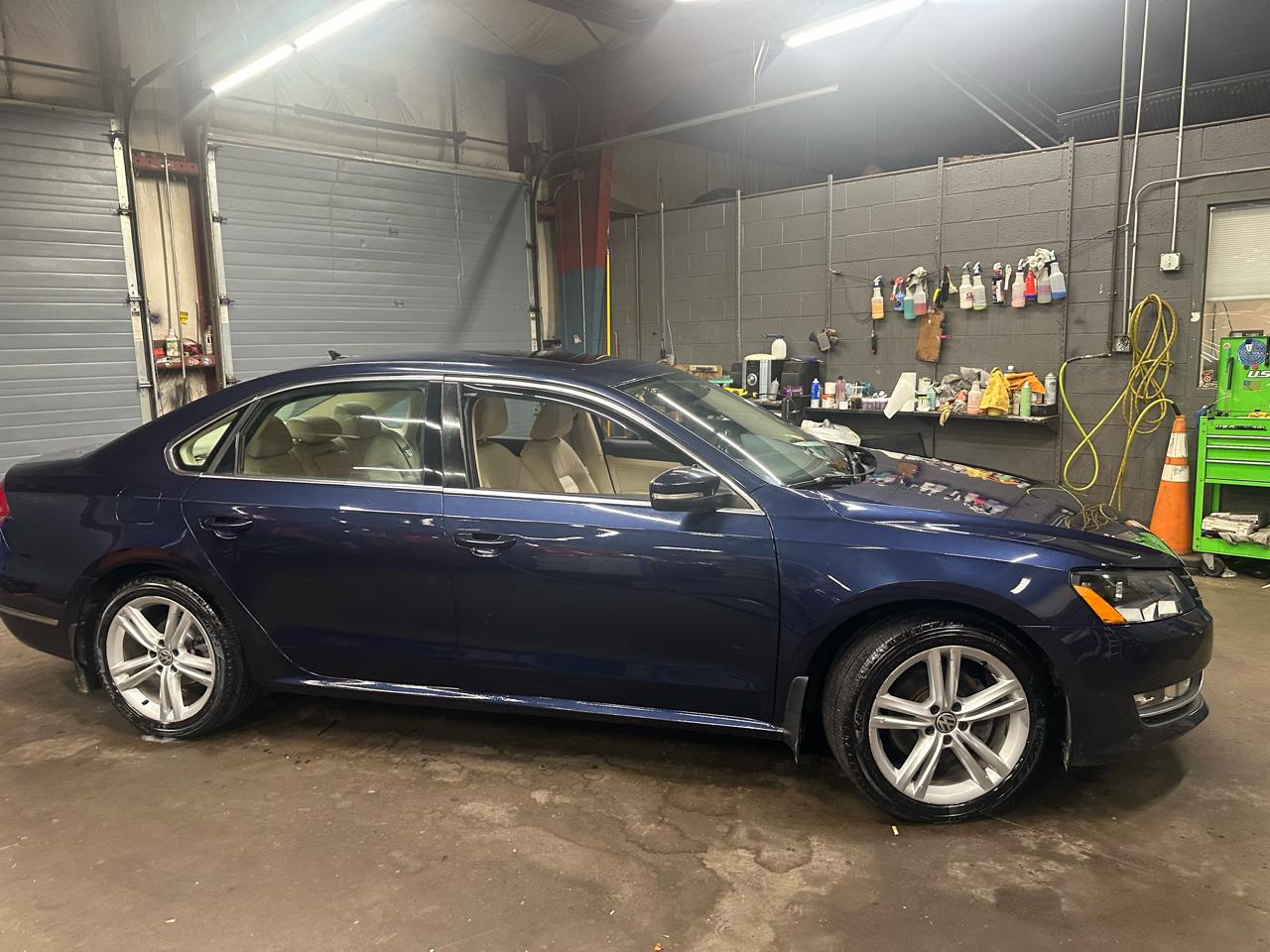Volkswagen Passat 4dr Sdn 1.8T Auto SEL Premium PZEV 2014