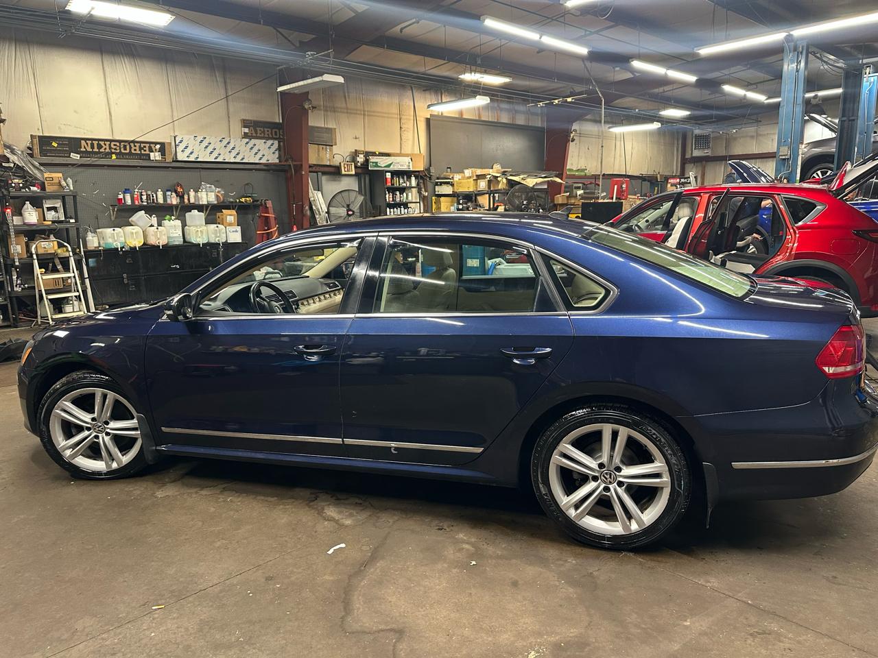 Volkswagen Passat 4dr Sdn 1.8T Auto SEL Premium PZEV 2014