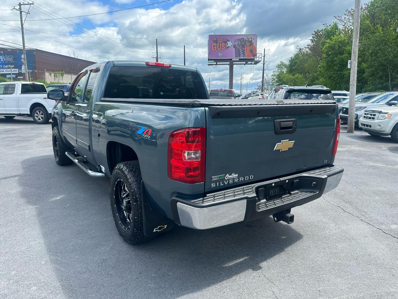Chevrolet Silverado 1500 4WD Ext Cab 143.5" LT 2011