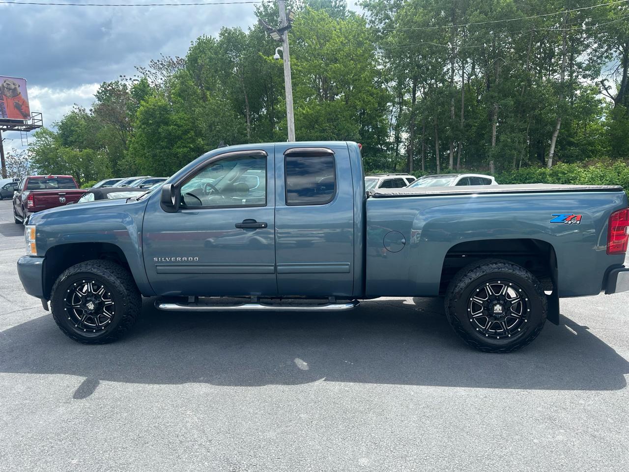 Chevrolet Silverado 1500 4WD Ext Cab 143.5" LT 2011