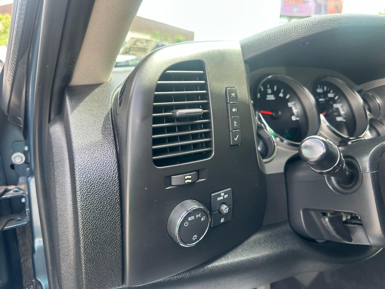 Chevrolet Silverado 1500 4WD Ext Cab 143.5" LT 2011