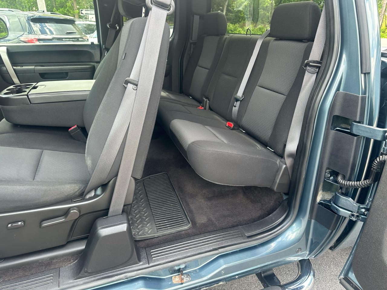 Chevrolet Silverado 1500 4WD Ext Cab 143.5" LT 2011