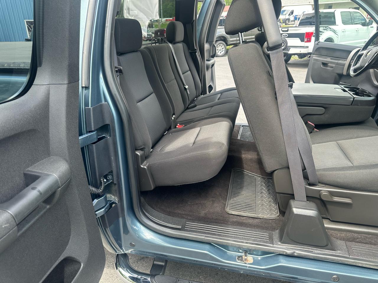 Chevrolet Silverado 1500 4WD Ext Cab 143.5" LT 2011