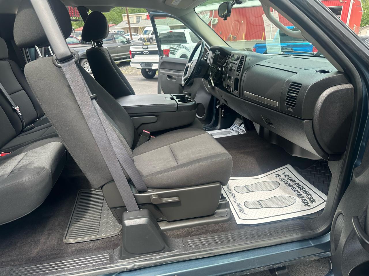 Chevrolet Silverado 1500 4WD Ext Cab 143.5" LT 2011