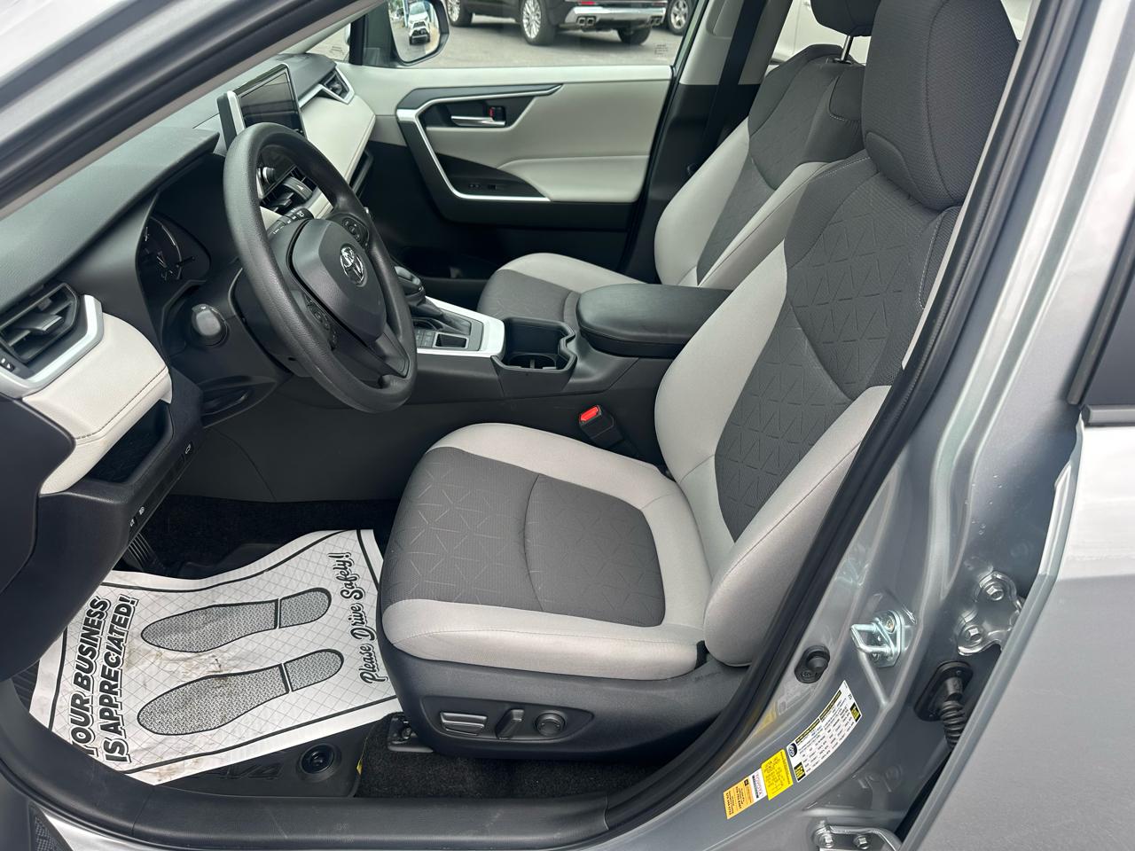 Toyota RAV4 XLE AWD (Natl) 2025