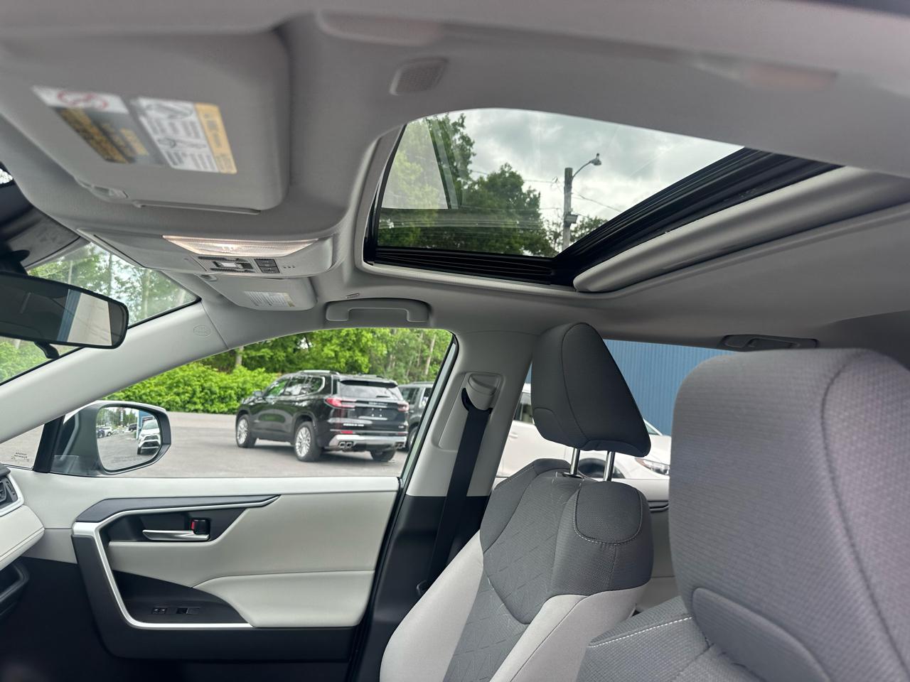 Toyota RAV4 XLE AWD (Natl) 2025