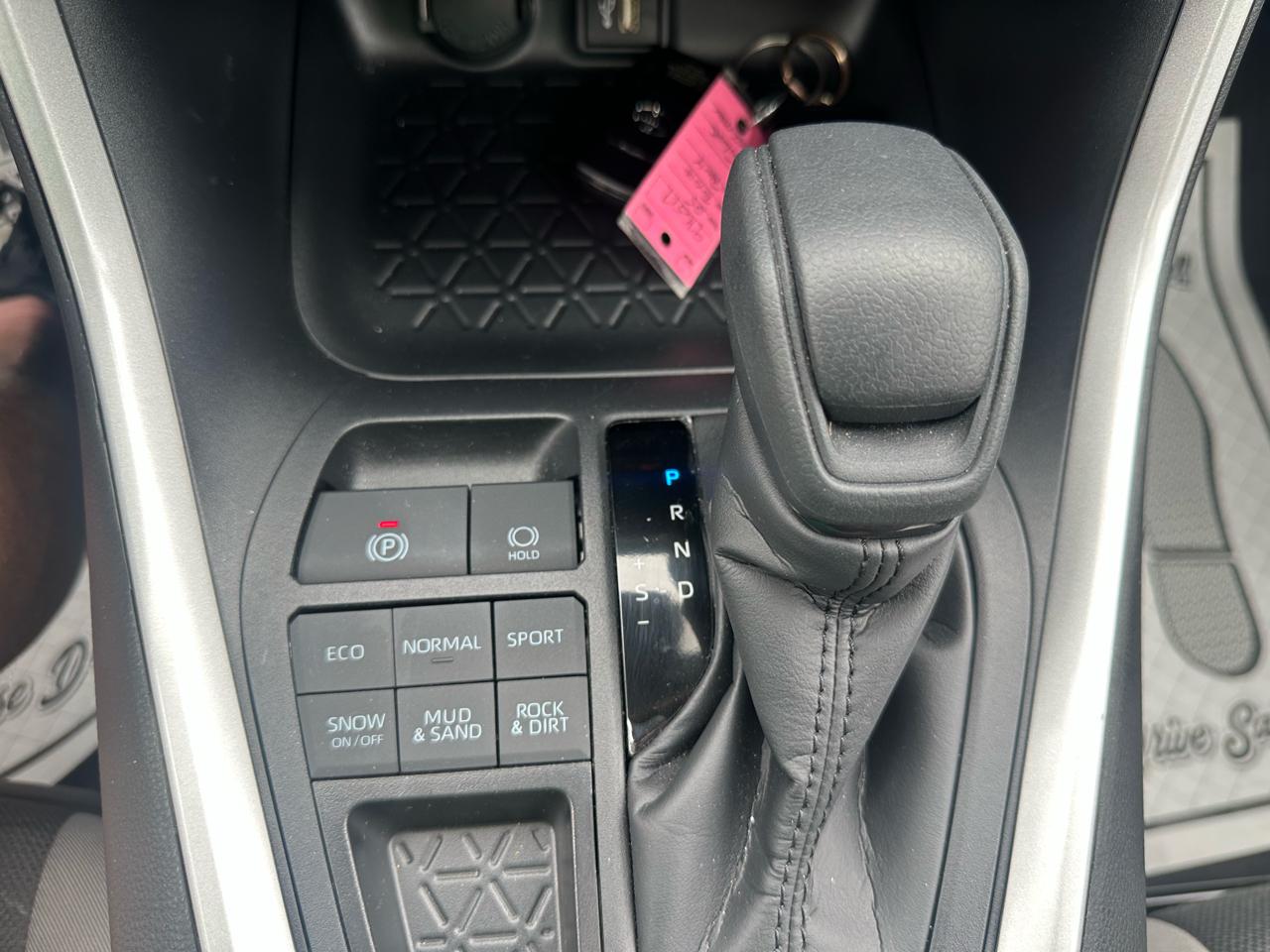 Toyota RAV4 XLE AWD (Natl) 2025