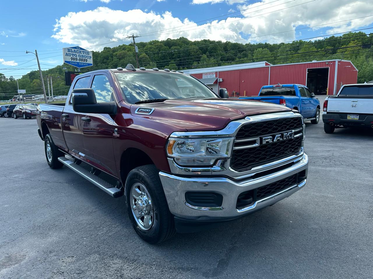 RAM 2500 Tradesman 4x4 Crew Cab 8' Box 2024