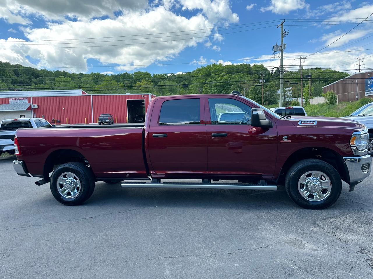 RAM 2500 Tradesman 4x4 Crew Cab 8' Box 2024