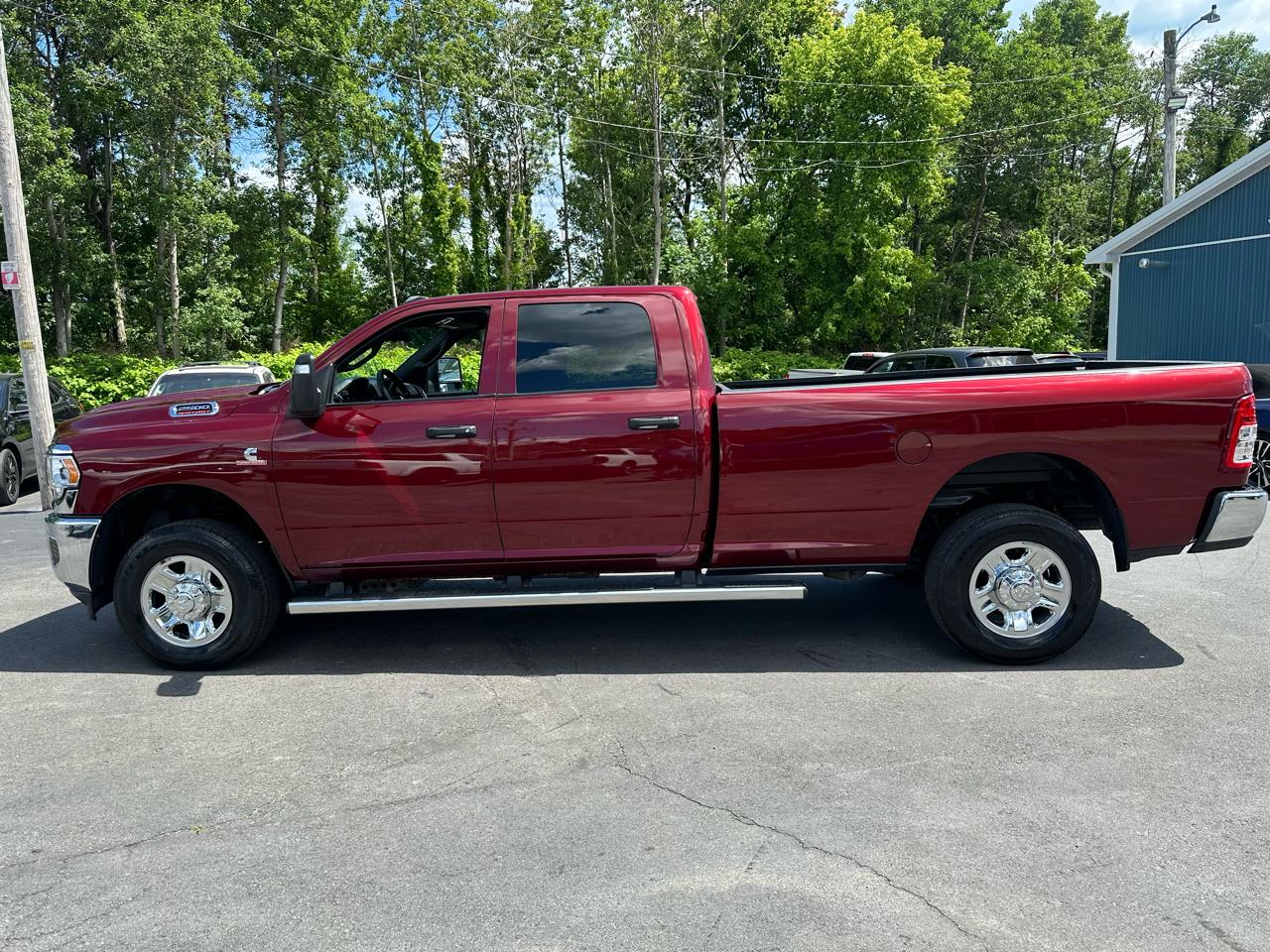 RAM 2500 Tradesman 4x4 Crew Cab 8' Box 2024