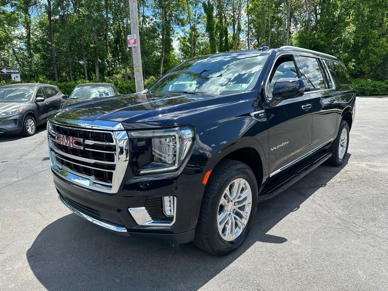 GMC Yukon XL 4WD 4dr SLT 2022